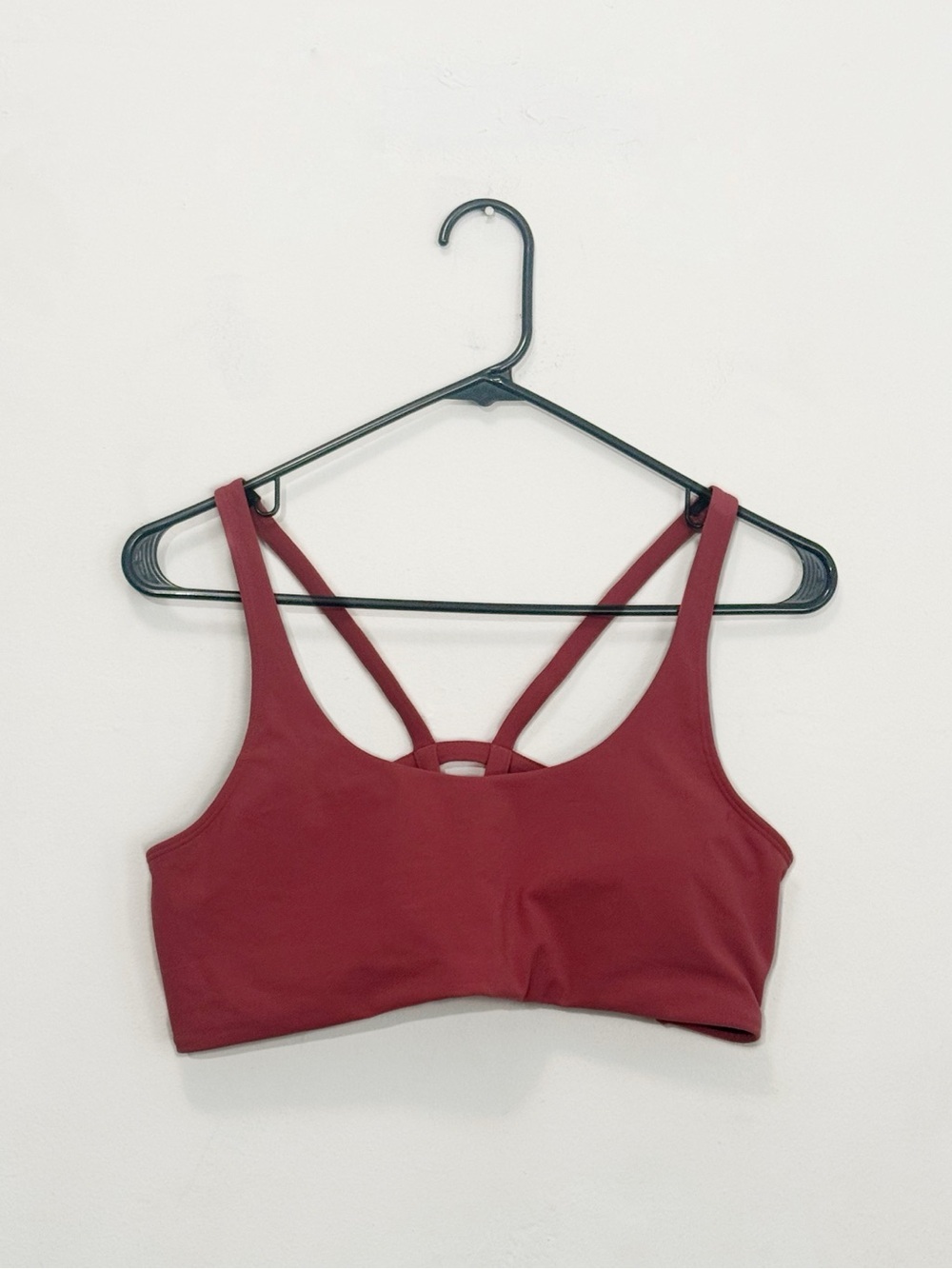 Vuori Yosemite Strappy Sports Bra in Spice Rust size Large - Picture 2 of 7